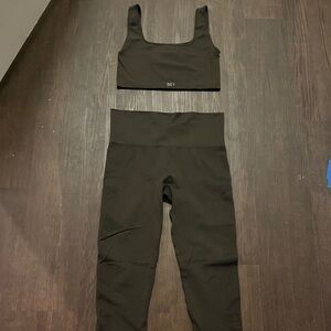 SET ACTIVE Brown Leggings/Sports Bra Set (Top Medium- Bottom Small)